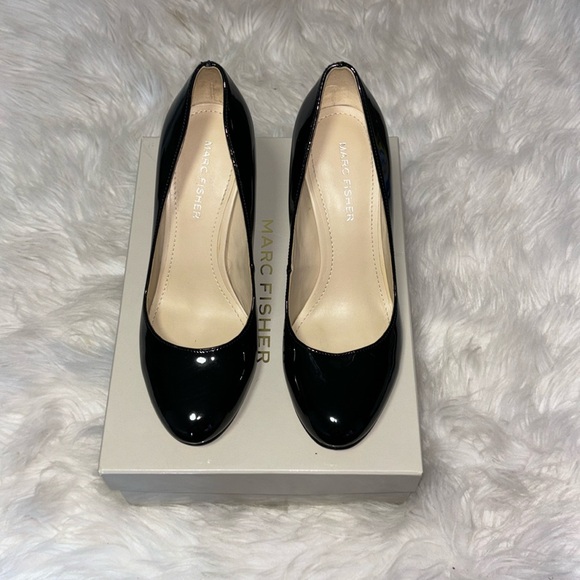 Marc Fisher black round heals - Picture 1 of 3